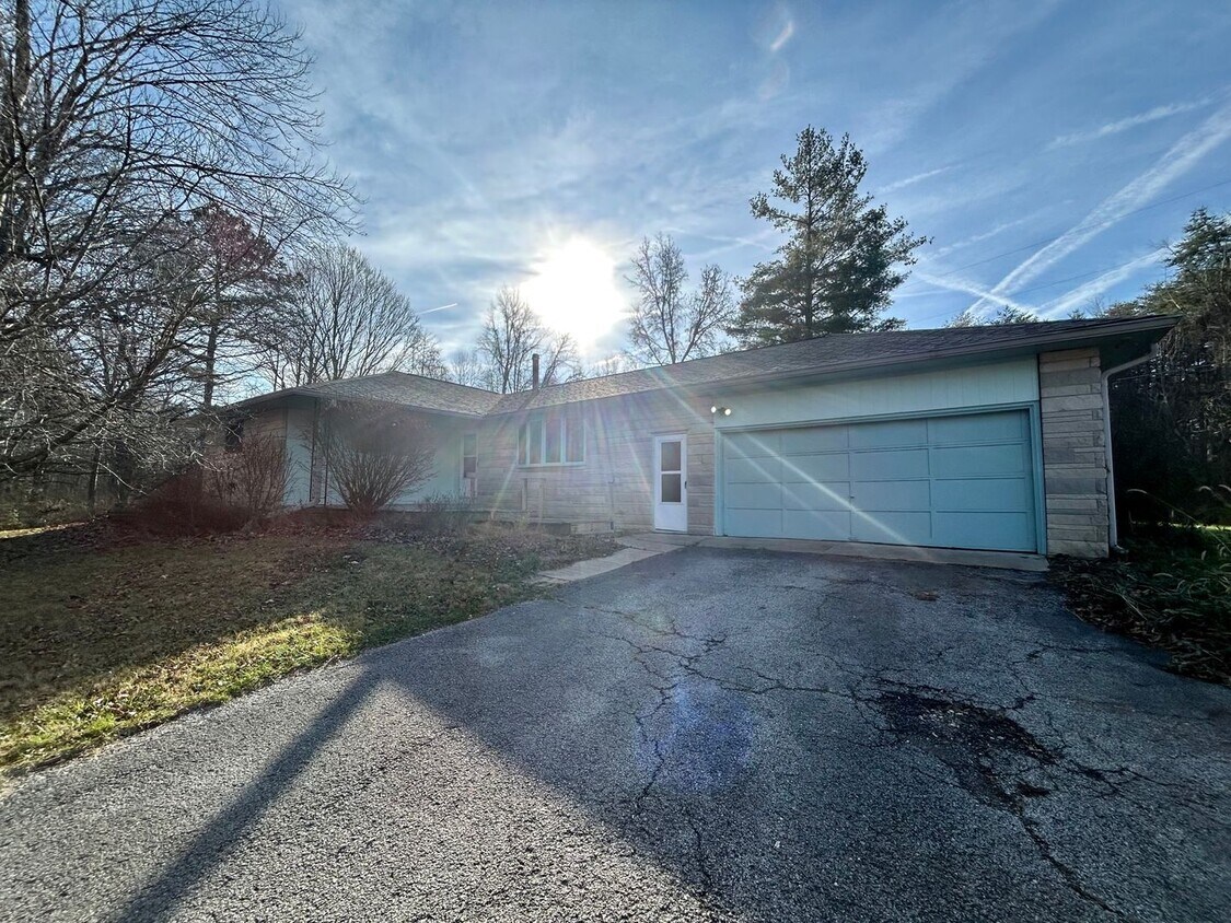 Foto principal - 2880 E Bethel Ln