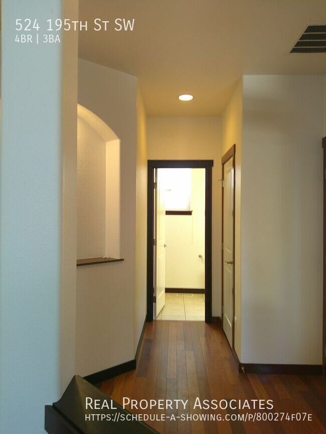 Foto del edificio - 524 195th St SW