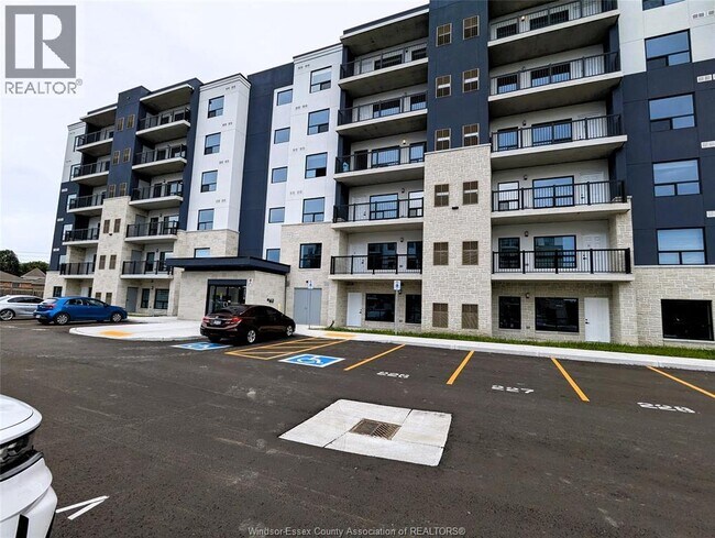 Photo du bâtiment - 3370 Stella Crescent