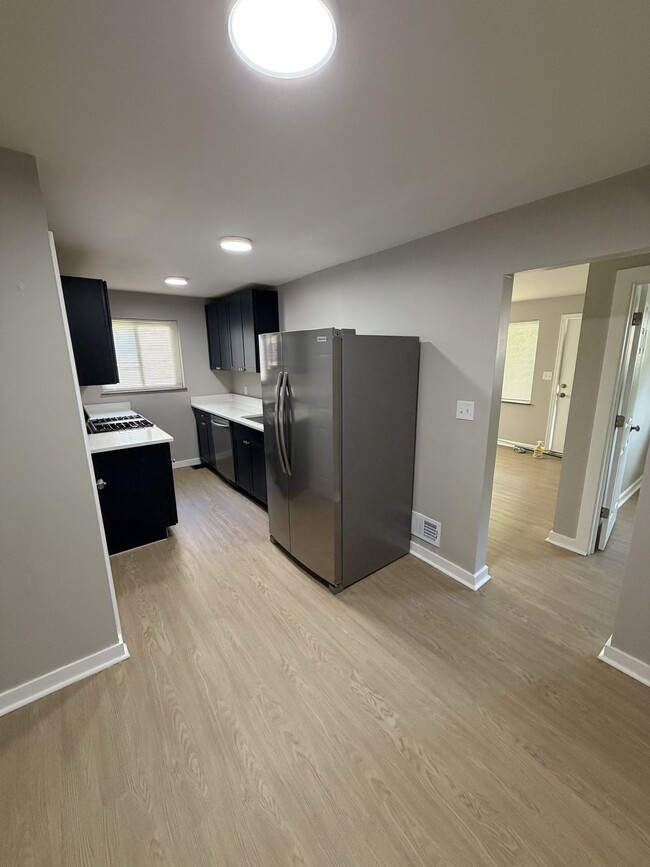 Building Photo - 745 Wilbud Dr