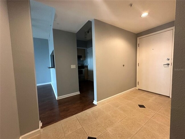 Building Photo - 322 E Central Blvd