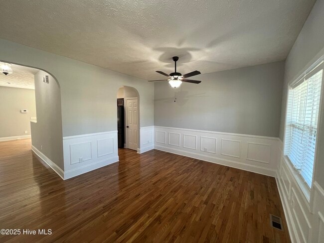 Building Photo - 127 Lightwater Dr