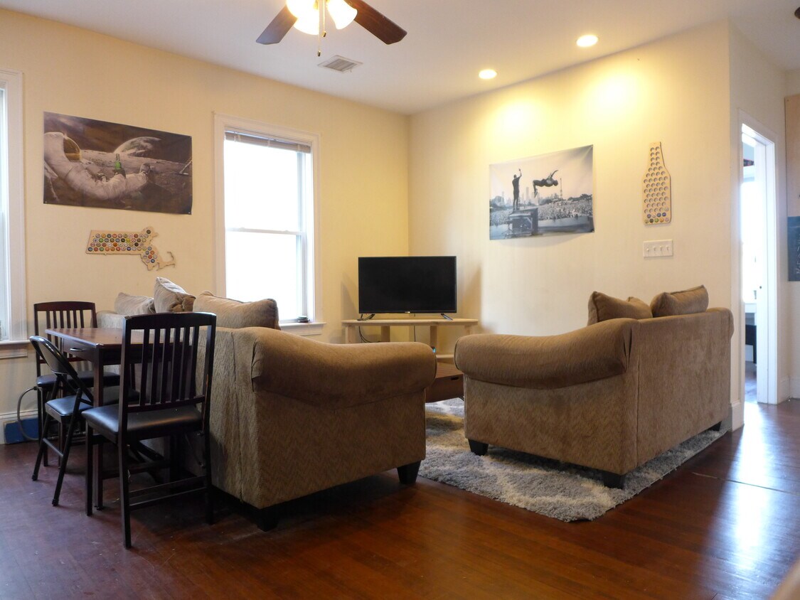 Foto principal - 172 Hillside St