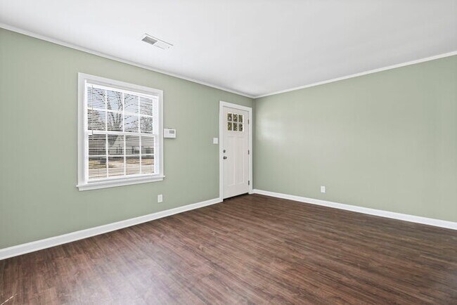Foto del edificio - 4 Bedroom In Colonial Acres