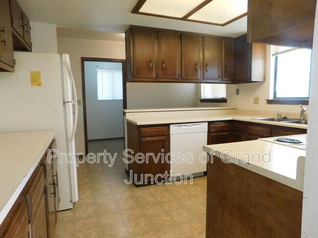 Building Photo - 644 Starlight Dr