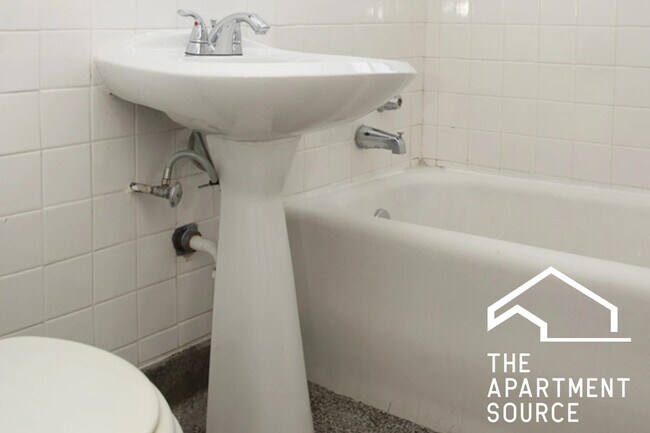 Foto del edificio - 3345 N Marshfield Ave