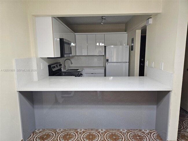Foto del edificio - 8990 SW 24th St