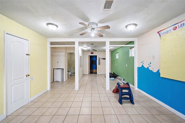 Foto del edificio - 5639 Overdale St