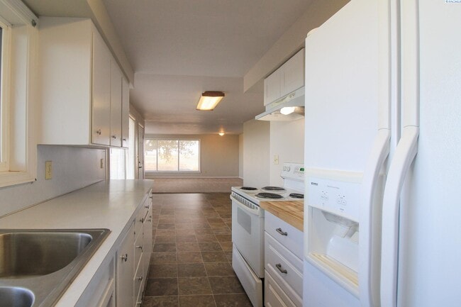 Building Photo - 2 Bed/1 Bath + an Office House in Rural Pasco