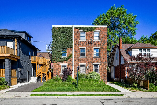 Building Photo - 86 Tisdale St S