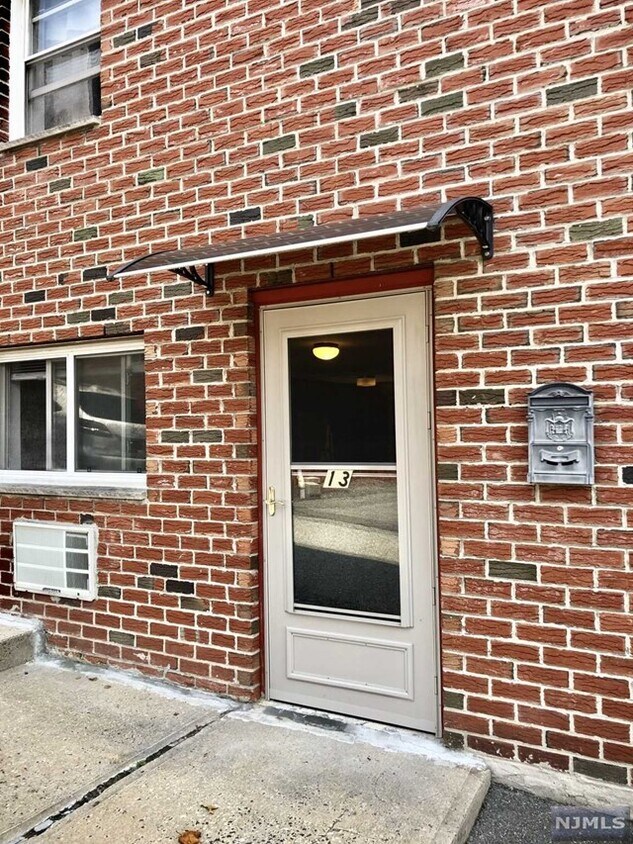Primary Photo - 310 East Homestead Avenue, Unit 11