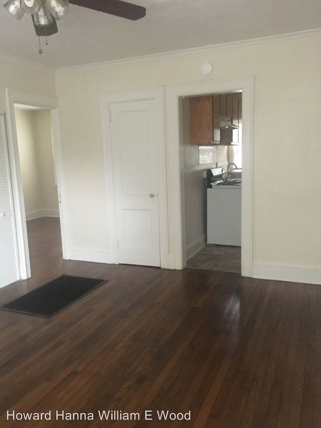 Building Photo - 1705 Fontainebleau Cres