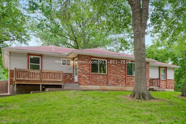 Building Photo - Very Spacious and ready for immediate move...