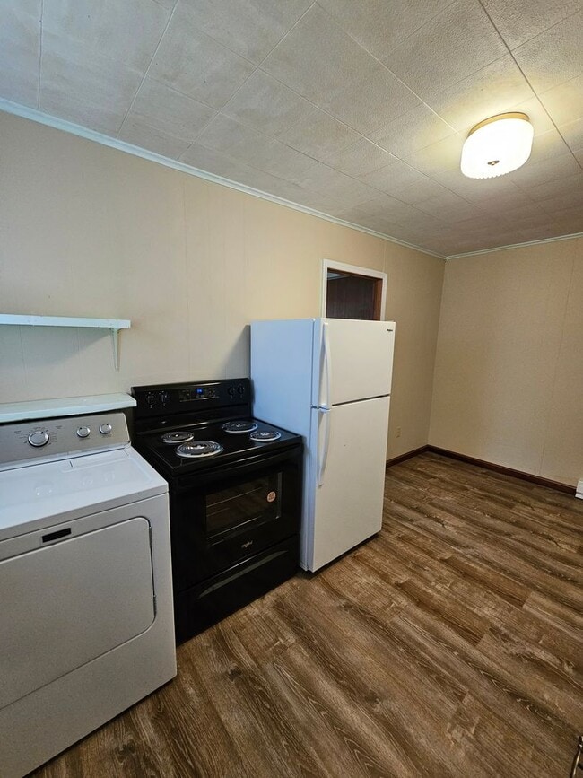 Building Photo - 1 BR Duplex in High Point