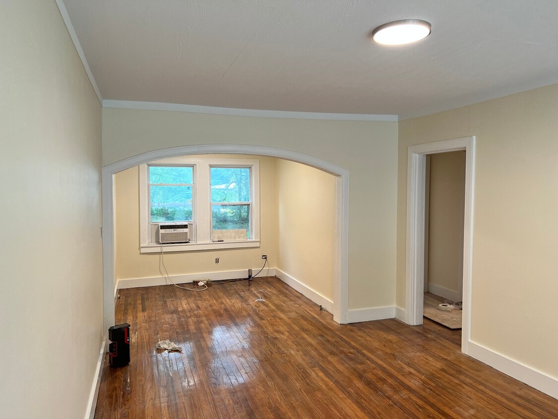 Building Photo - 802 McBee St