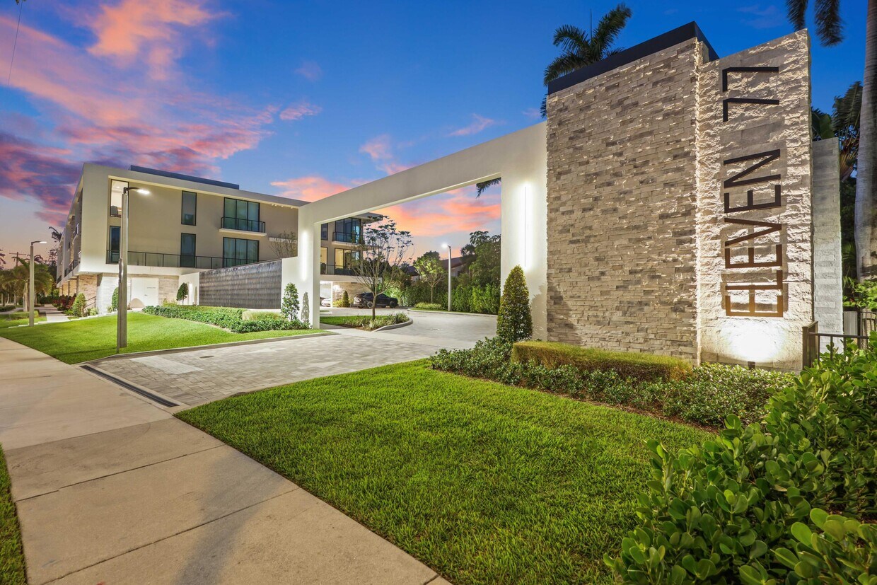 Foto principal - 1177 George Bush Blvd