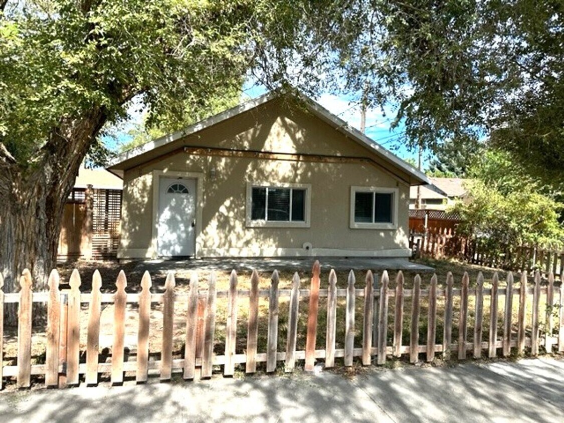 Primary Photo - 2 bedroom house with a garage in the tree ...
