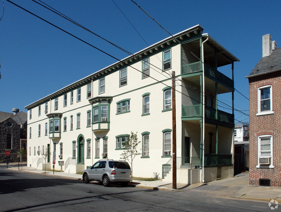 Building Photo - 401-403 N 9th St