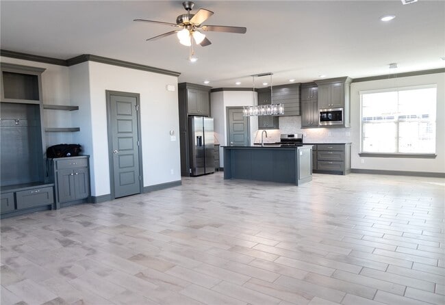 Building Photo - 201 Vicks Cir