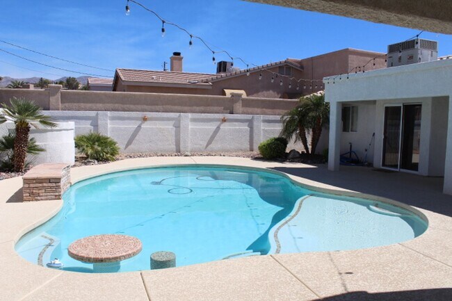 Building Photo - Long Term 3 Bed 3 Bath Pool Home!! Furnish...