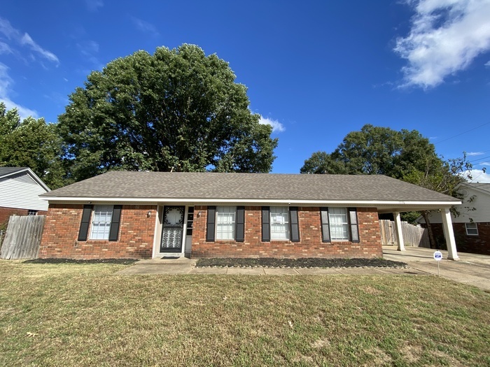 Primary Photo - 1786 Rockdale - Available Now!