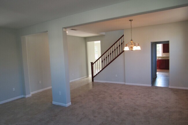 Foto del edificio - Gorgeous 4 Bed/2.5 Bath in Perfect Pittsburg Location