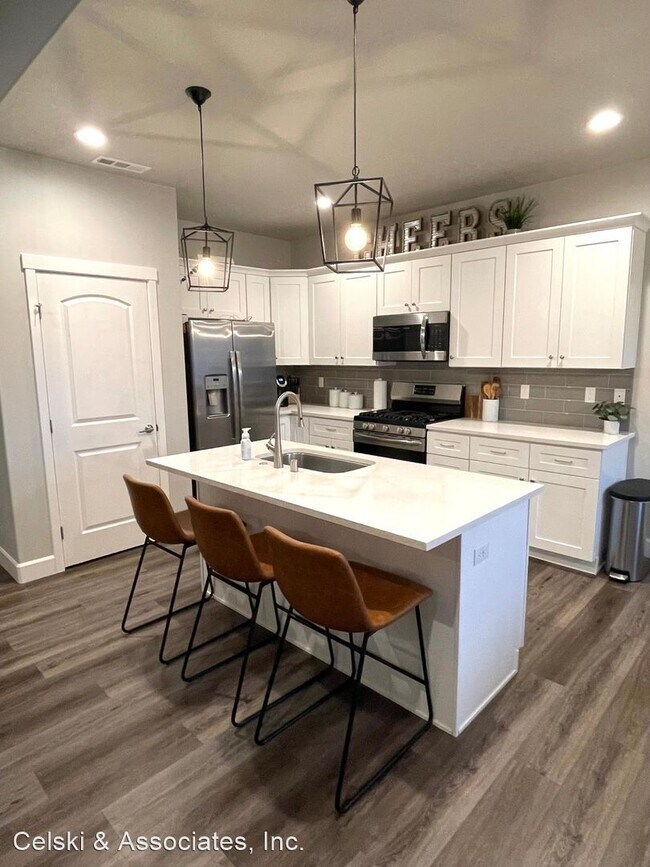 Foto del edificio - 3 br, 2 bath House - 650 Belmont Blvd