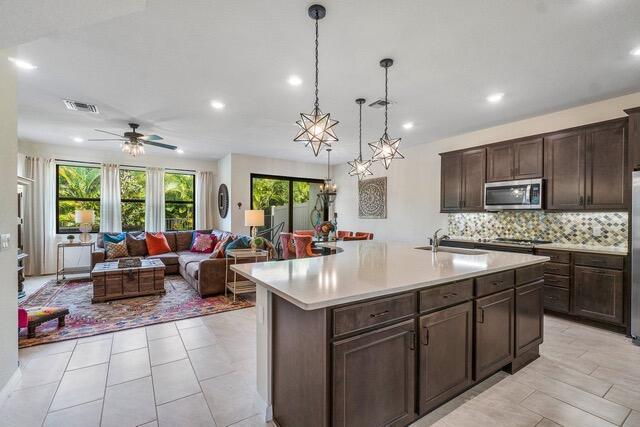 Foto del edificio - 8301 Catria Ln