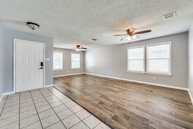 Building Photo - 4509 Bellcrest Dr