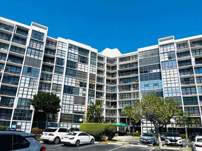Foto del edificio - 1000 Parkview Dr