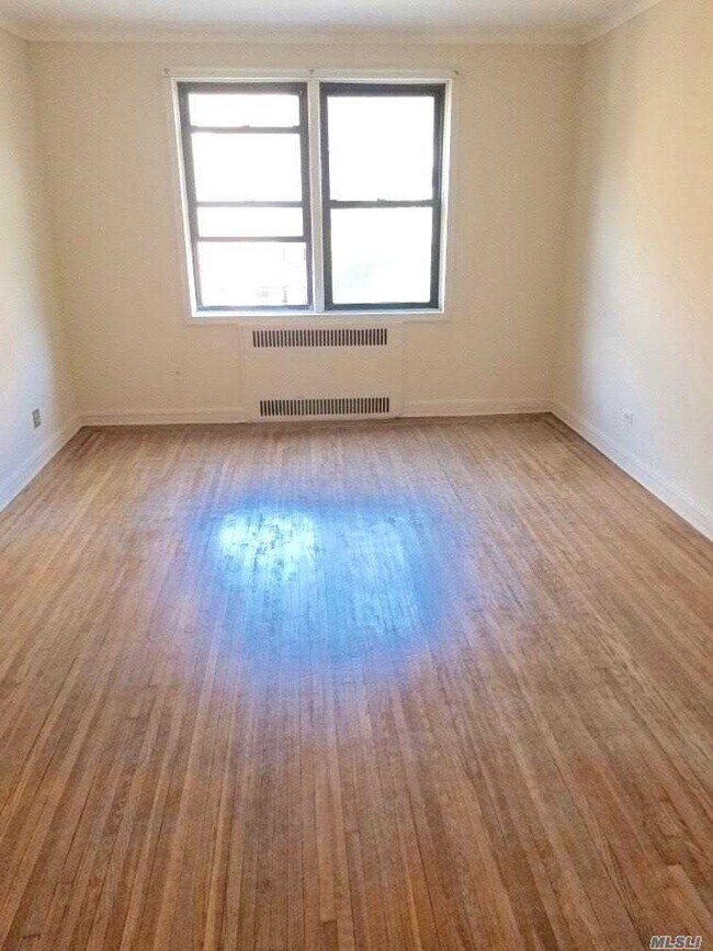 Foto del edificio - 69-40 Yellowstone Blvd