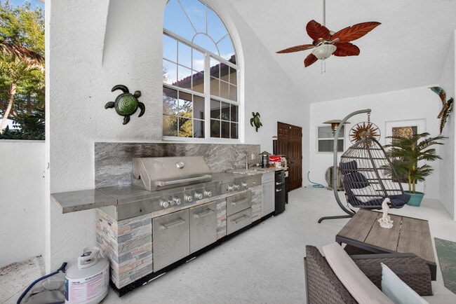 Building Photo - 8075 SE Governors Way