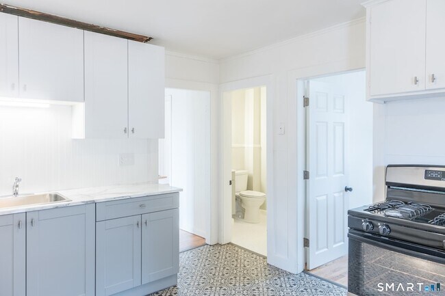 Foto del edificio - 84 Front St