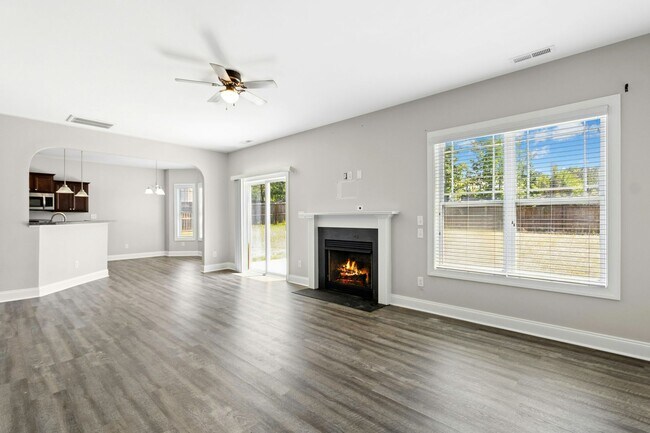 Foto del edificio - Charming and Freshly Updated Cul-de-Sac Home in Sanford!