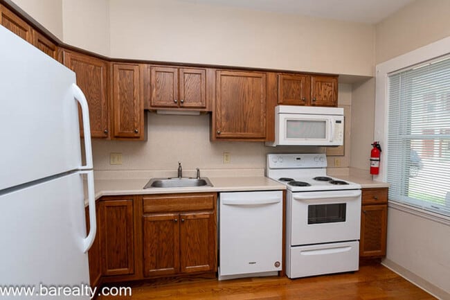 Foto del edificio - 1080 Mt Pleasant Ave