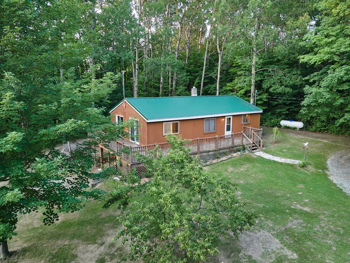 Primary Photo - 3 bedroom on 2.24 acres with a creek and p...