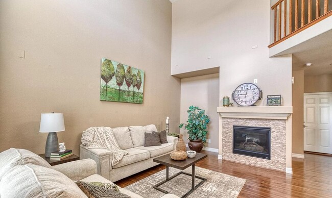 Building Photo - Beautiful Broomfield Townhome with Garage ...