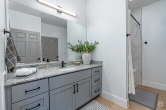 1BR, 1BA - 731SF - Bathroom - Woods at Forest Crossing