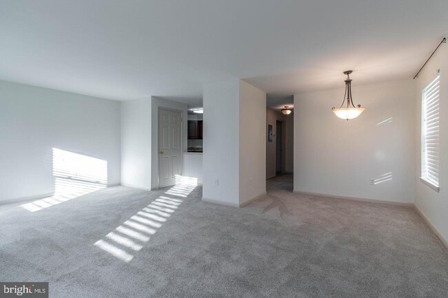 Foto del edificio - 319 Walnut Ct Way