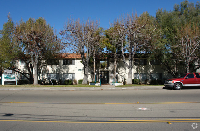 Foothill Courtyards Apartment Homes - 4