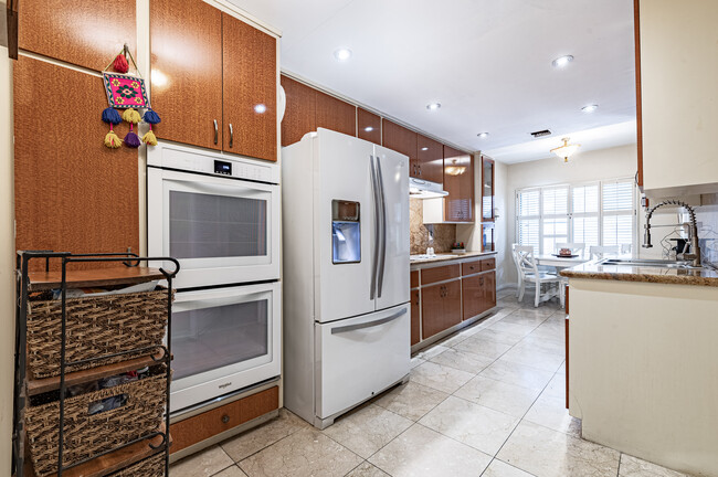 Kitchen - 1434 Greenfield Ave