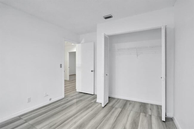 Building Photo - 10763 Buttonwood Lake Dr