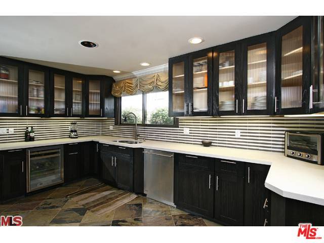 Foto del edificio - 2001 Coldwater Canyon Dr
