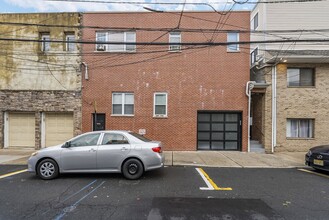 Building Photo - 7013 Polk St
