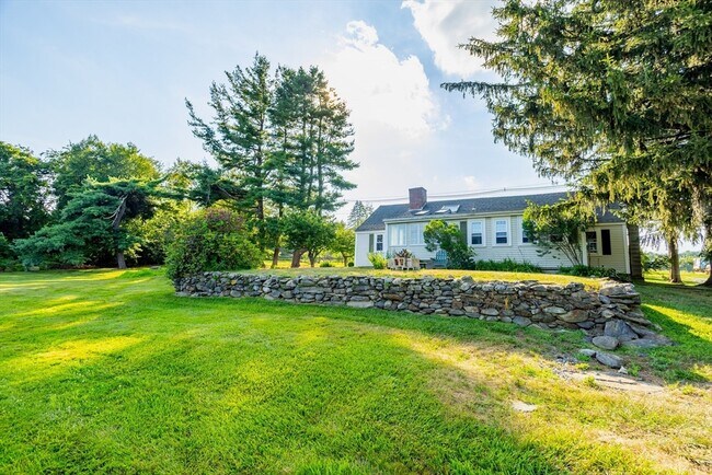 Foto del edificio - 191 Chace Hill Rd