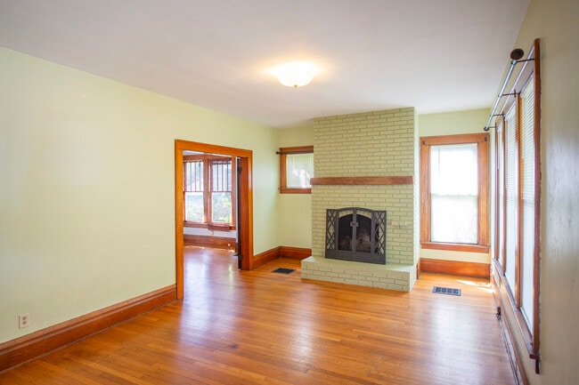 Building Photo - 313 E State St