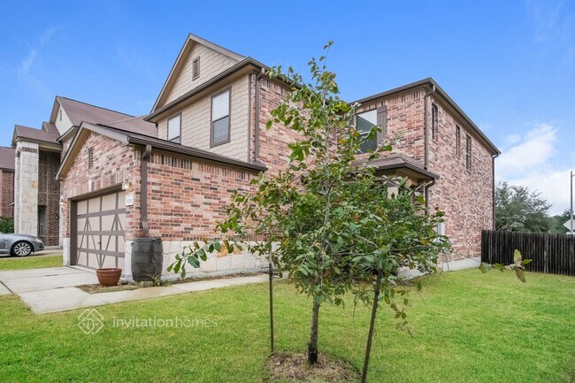Building Photo - 8700 Alum Rock Dr