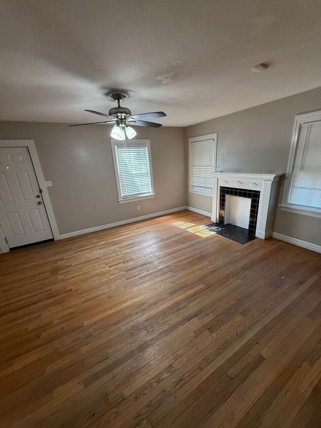 Building Photo - Pre Leasing for Fall 2026!