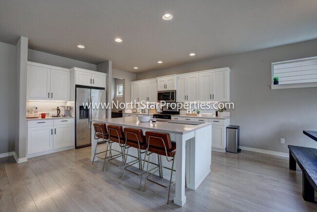 Building Photo - Beautiful home in Redmond Oregon