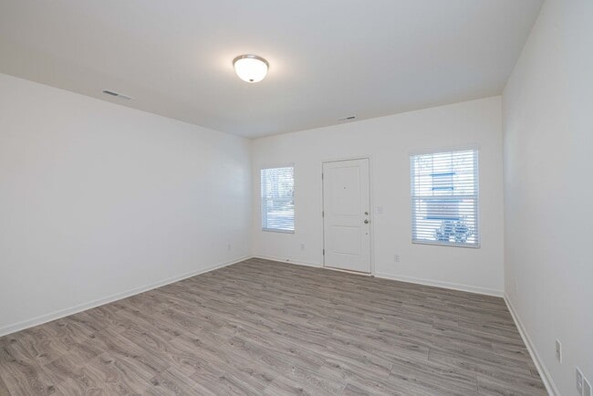 Building Photo - Beautiful Modern 2-Bedroom Townhome AVAILABLE NOW